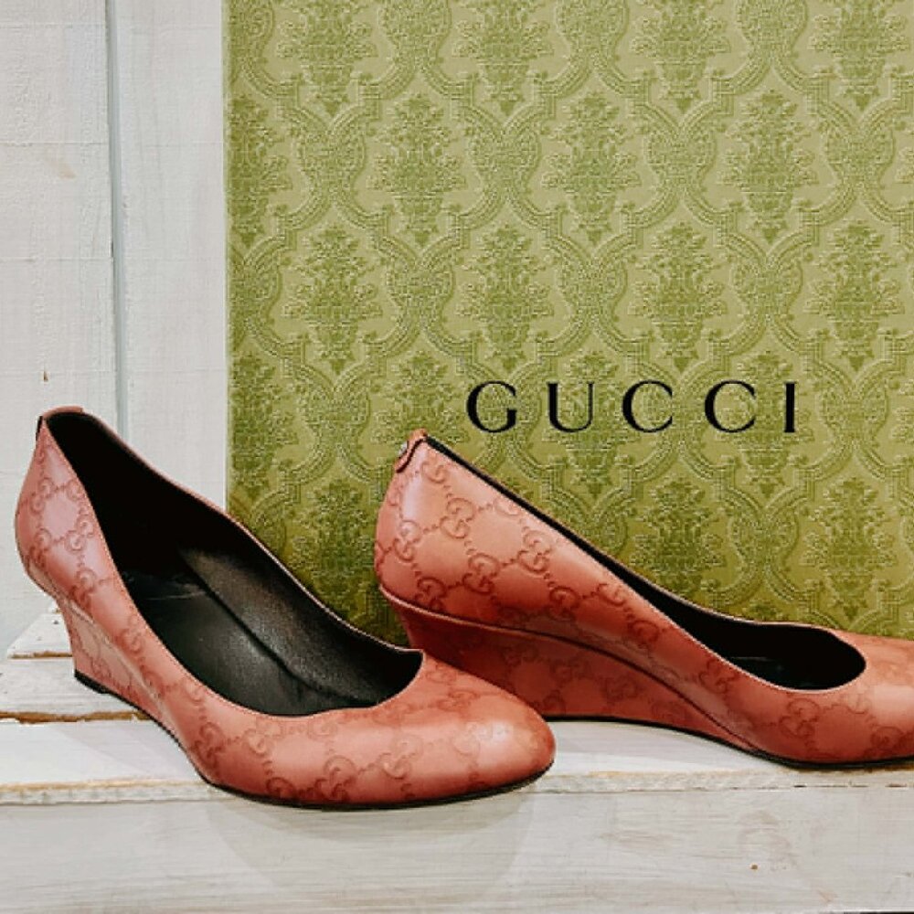 Gucci Signature GG Embossed Leather Pink Pumps - Size 40 - Picture 1 of 8